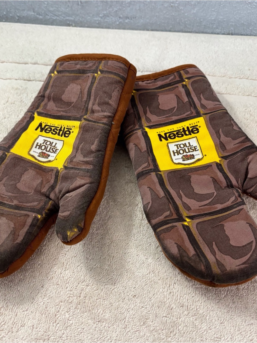 Nestle Toll House Baking Cooking Mitts Cotton  Polyester Vintage look